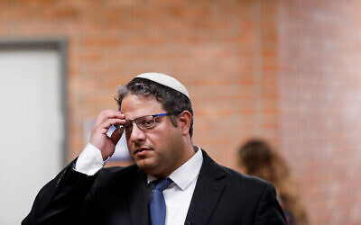 Le président d'Otzma Yehudit, Itamar Ben Gvir, à l'entrée de la commission centrale électorale à la Knesset, le 15 janvier 2020. (Olivier Fitoussi/Flash90)
