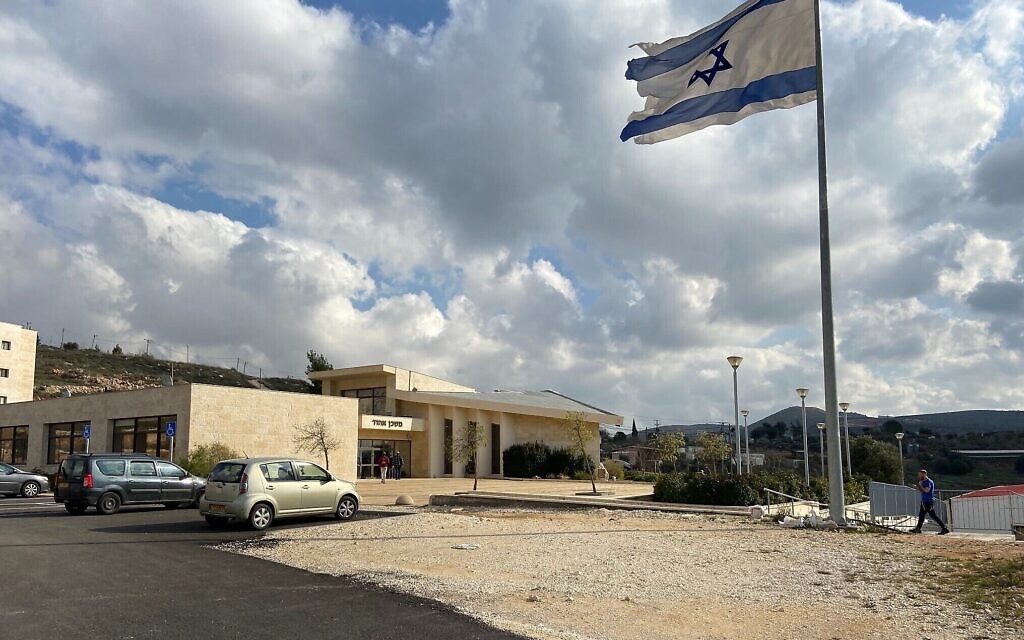 La yeshiva d'Itamar dans l'implantation du même nom, le 30 janvier 2020 (Crédit : Jacob Magid/Times of Israel)