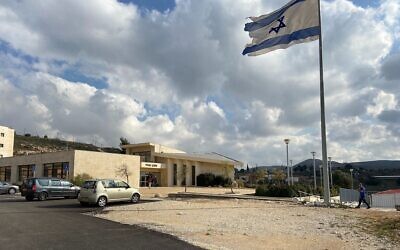 La yeshiva d'Itamar dans l'implantation du même nom, le 30 janvier 2020 (Crédit : Jacob Magid/Times of Israel)