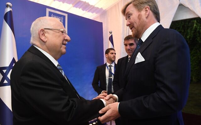 Le président Reuven Rivlin accueille le roi des Pays-Bas Willem-Alexander à la résidence du président à Jérusalem le 22 janvier 2020. (Crédit : Haim Zach / GPO)