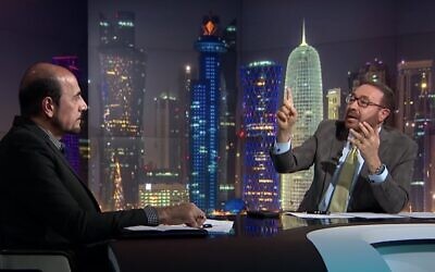 Le présentateur d'A Jazeera Faisal al-Qassem s'entretient avec l'ex-diplomate iranien Amir Mousawi, le 7 janvier 2019 (Capture d'écran : YouTube) Le présentateur d'A Jazeera Faisal al-Qassem s'entretient avec l'ex-diplomate iranien Amir Mousawi, le 7 janvier 2019 (Capture d'écran : YouTube)