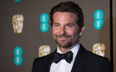 Bradley Cooper au BAFTA Film Awards à Londres, le 10 février 2019. (Crédit : Vianney Le Caer/Invision/AP)