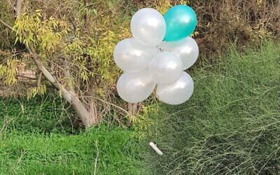 Des ballons transportant un engin explosif présumé lancé depuis la bande de Gaza vers le sud d'Israël, le 16 janvier 2020. (Autorisation)