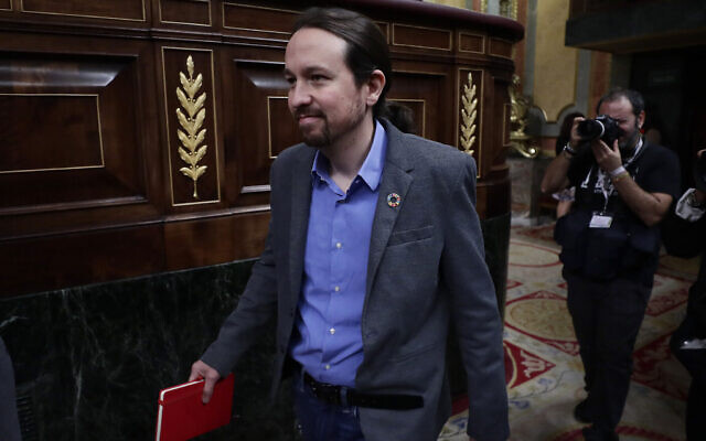 Le chef du parti Podemos Pablo Iglesias arrive au parlement espagnol à Madrid, en Espagne, le mardi 7 janvier 2020. (Crédit : AP Photo/Manu Fernandez)