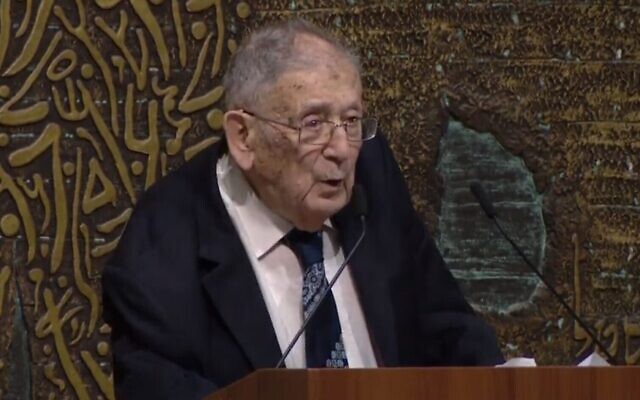 Le professeur Yehuda Bauer, spécialiste de la Shoah, s'adresse aux dirigeants mondiaux lors d'un dîner à la Résidence du Président à Jérusalem dans le cadre du Forum mondial sur la Shoah, le 22 janvier 2020. (Olivier Fitoussi/Flash90)