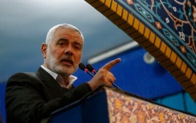 Sur cette photo publiée par le site officiel du Bureau du Guide suprême iranien, le leader du Hamas Ismail Haniyeh prend la parole lors des funérailles de Qassem Soleimani, à Téhéran, en Iran, le lundi 6 janvier 2020. (Bureau du Guide suprême iranien) Sur cette photo publiée par le site officiel du Bureau du Guide suprême iranien, le leader du Hamas Ismail Haniyeh prend la parole lors des funérailles de Qassem Soleimani, à Téhéran, en Iran, le lundi 6 janvier 2020. (Bureau du Guide suprême iranien)