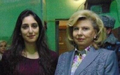 Naama Issachar, avec Tatyana Moskalkova, la commissaire aux droits de l'homme du gouvernement russe, et une équipe de la télévision, dans la prison aux abords de Moscou, le 23 janvier 2020. (Crédit : capture d'écran)