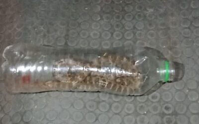 Un serpent placé par un soldat dans un véhicule palestinien à un check-point militaire, au mois de décembre 2019 (Crédit : Nidal Sa'eed) Un serpent placé par un soldat dans un véhicule palestinien à un check-point militaire, au mois de décembre 2019 (Crédit : Nidal Sa'eed)
