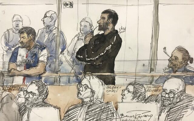 Ce croquis dressé le 4 février 2020, montre Gilbert Chikli (C) et Anthony Lasarevitsch (1er-g) lors de leur procès au palais de justice de Paris. (Crédit : Benoit PEYRUCQ / AFP) Ce croquis dressé le 4 février 2020, montre Gilbert Chikli (C) et Anthony Lasarevitsch (1er-g) lors de leur procès au palais de justice de Paris. (Crédit : Benoit PEYRUCQ / AFP)