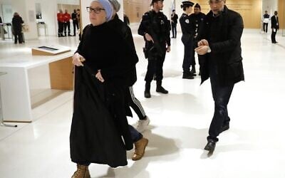 Tariq Ramadan (à droite), spécialiste suisse de l'islam, arrive avec sa femme Iman au Palais de Justice de Paris, le 13 février 2020. (Thomas SAMSON / AFP) Tariq Ramadan (à droite), spécialiste suisse de l'islam, arrive avec sa femme Iman au Palais de Justice de Paris, le 13 février 2020. (Thomas SAMSON / AFP)