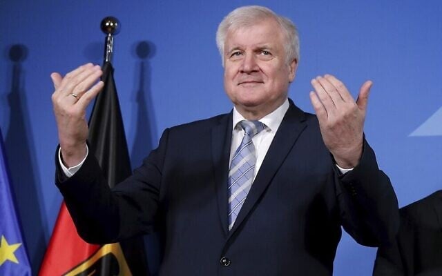 Le ministère de l'Intérieur allemand Horst Seehofer à Berlin, le 14 février 2020. (Crédit : Michael Sohn / POOL / AFP) Le ministère de l'Intérieur allemand Horst Seehofer à Berlin, le 14 février 2020. (Crédit : Michael Sohn / POOL / AFP)