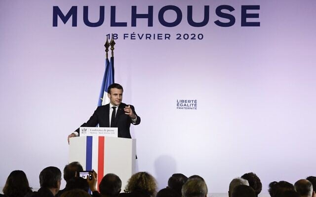 Le président français Emmanuel Macron lors de son discours à Mulhouse, dans l'est de la France, le 18 février 2020. (Crédit : SEBASTIEN BOZON / AFP) Le président français Emmanuel Macron lors de son discours à Mulhouse, dans l'est de la France, le 18 février 2020. (Crédit : SEBASTIEN BOZON / AFP)