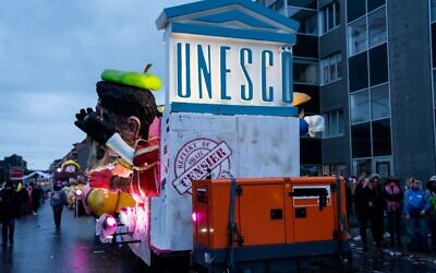 Un char au carnaval d'Alost, le 23 février 2020, à Alost.(Crédit : Juliette Bruynseels / AFP) Un char au carnaval d'Alost, le 23 février 2020, à Alost.(Crédit : Juliette Bruynseels / AFP)