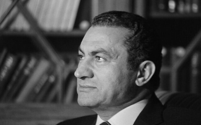 Le président égyptien Hosni Moubarak, le 24 novembre 1982. (Crédit : PHILIPPE BOUCHON / AFP)