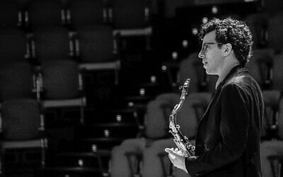 Le saxophoniste israélien Oded Tzur. (Crédit : Caterina di Perri / ECM Records)