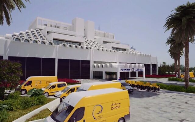 Le siège et des camions de QPost, le transporteur postal national du Qatar. (Capture d'écran YouTube)