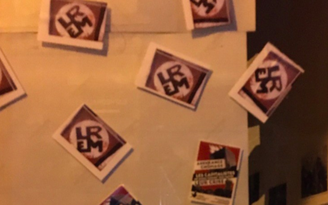 Des autocollants reprenant les lettres L, R, E et M de la République en marche de sorte à évoquer des croix gammées. (Crédit : Une nouvelle respiration / Facebook)