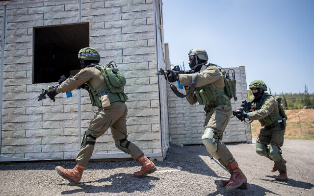 Photo d'illustration. Des soldats israéliens de l'unité de lutte contre le terrorisme d eLotar lors d'un entraînement sur la base militaire d'Adam, près de Modiin, le 22 juillet 2019  (Crédit : Yonatan Sindel/Flash90)