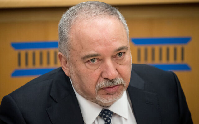 Le dirigeant d'Yisrael Beytenu, Avigdor Liberman, lors d'une conférence à l'Institut israélien de la démocratie, à Jérusalem, le 24 février 2020. (Yonatan Sindel/Flash90) Le dirigeant d'Yisrael Beytenu, Avigdor Liberman, lors d'une conférence à l'Institut israélien de la démocratie, à Jérusalem, le 24 février 2020. (Yonatan Sindel/Flash90)