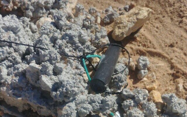 Un dispositif explosif présumé a été trouvé attaché à des ballons dans la ville d'Ashkelon, le 5 février 2020. (Police israélienne) Un dispositif explosif présumé a été trouvé attaché à des ballons dans la ville d'Ashkelon, le 5 février 2020. (Police israélienne)