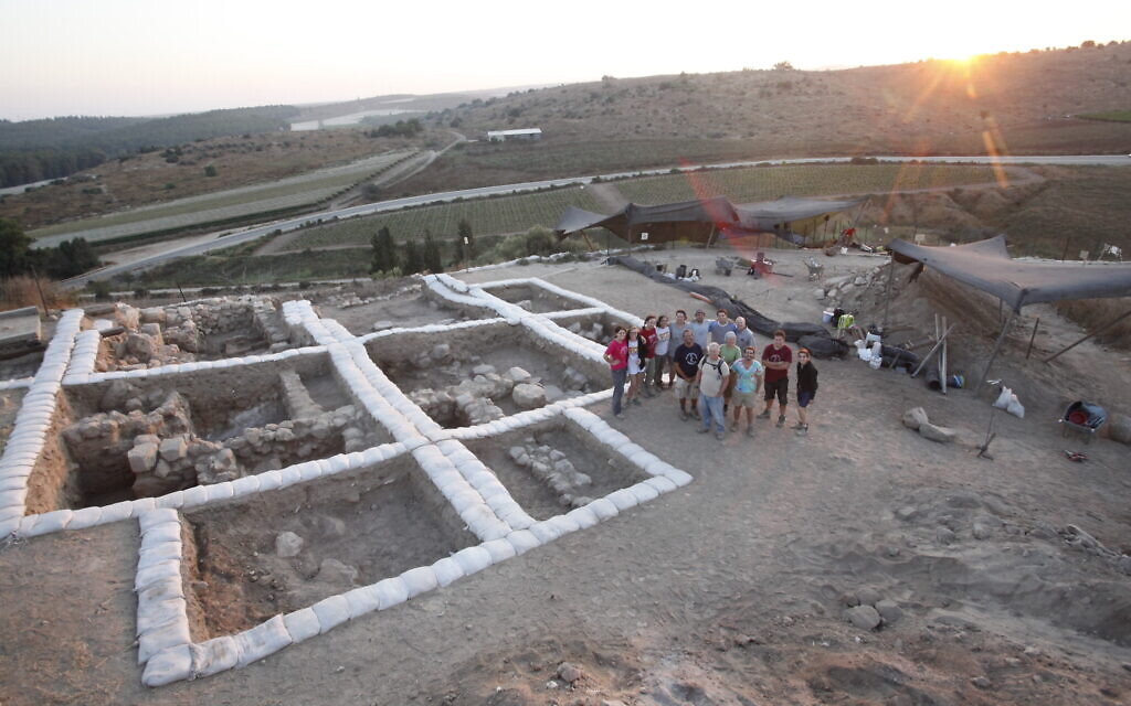 Temple cananéen à Lachish. (Autorisation de la Quatrième expédition à Lachish)
