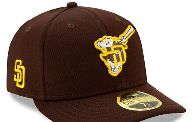 Le logo de la nouvelle casquette d’entraînement printanière du club des San Diego Padres suscite la controverse. (Crédit : MLBshop.com via JTA) Le logo de la nouvelle casquette d’entraînement printanière du club des San Diego Padres suscite la controverse. (Crédit : MLBshop.com via JTA)