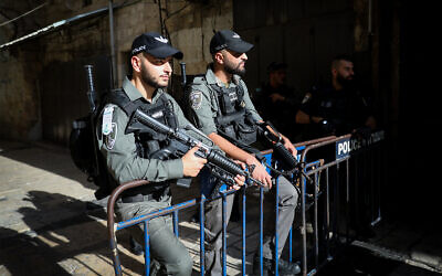 Photo d'Illustration: La police des frontières à Jérusalem après une tentative d'attaque au couteau, le 26 septembre 2019 (Crédit : Noam Revkin Fenton/Flash90)