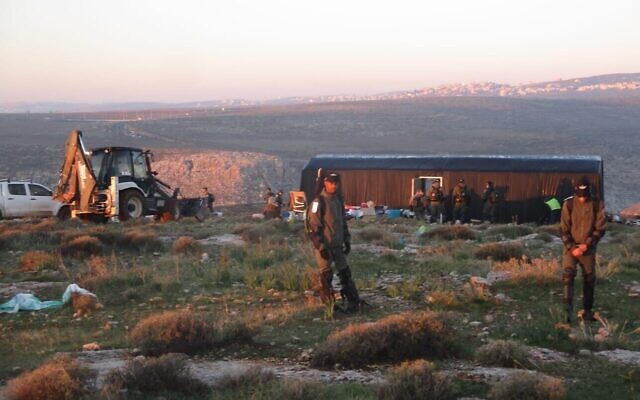 Les forces de sécurité rasent des constructions illégales à Maale Shlomo, le 5 février 2020. (Honenu) Les forces de sécurité rasent des constructions illégales à Maale Shlomo, le 5 février 2020. (Honenu)