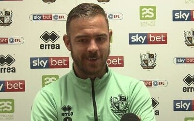 Le footballeur professionnel anglais Tom Pope du club de Port Vale. (Crédit : capture d’écran YouTube)