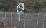 Une affiche du Hezbollah, à la frontière Sud du liban (Crédit : Hamad Almakt/Flash 90)