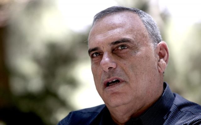 L'entraîneur de football Avram Grant (photo credit: Abir Sultan/Flash90)