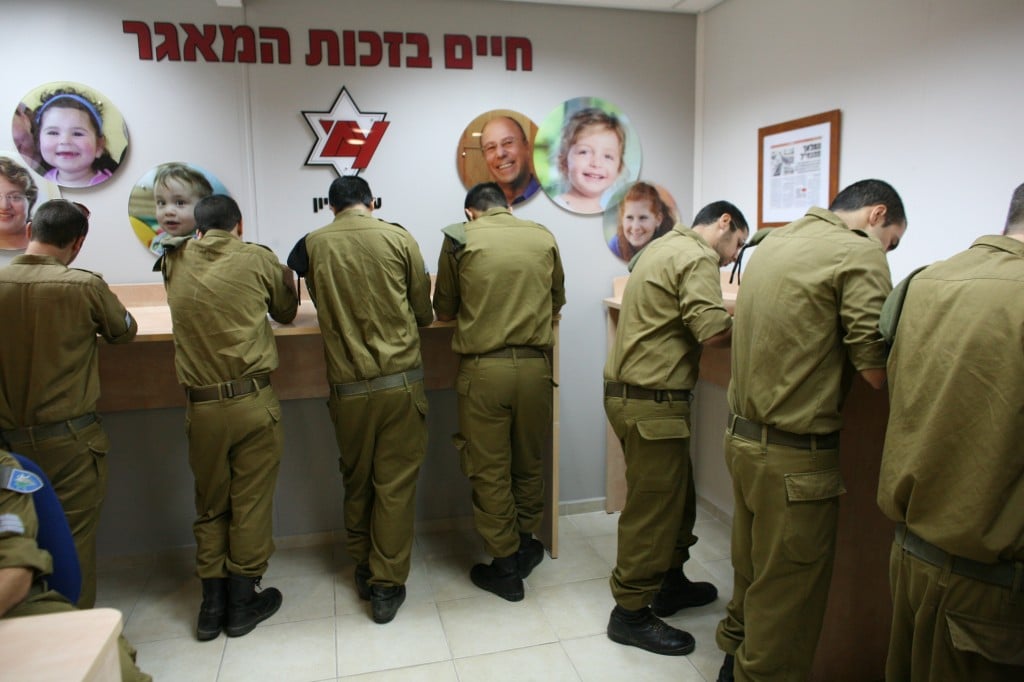 IDF recruits at a bone marrow registration (photo credit: courtesy Ezer Mizion)