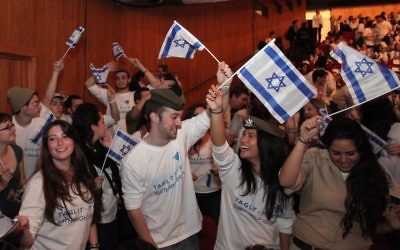 Des jeunes de la Diaspora participent à un événement Birthright Israel à Jérusalem (Crédit : Marc Israel Sellem/Flash90)