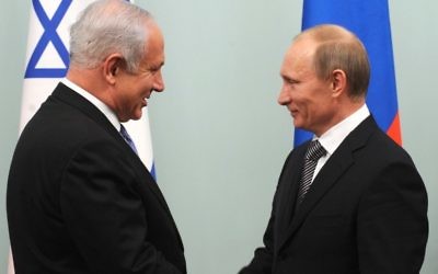 Vladimir Poutine (à droite) accueille Benjamin Netanyahu à Moscou en mars 2012 (Crédit photo: Avi Ohayon / GPO / Flash90)