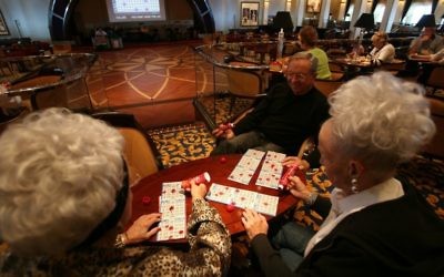 Jeu de casino sur un bateau de croisière.  (Crédit : Yossi Zamir/Flash 90)