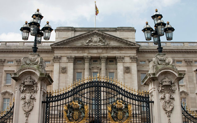 Buckingham Palace, la résidence officielle de la reine, à Londres. (Crédit : CC BY / jimmyharris / Flickr) Buckingham Palace, la résidence officielle de la reine, à Londres. (Crédit : CC BY / jimmyharris / Flickr)