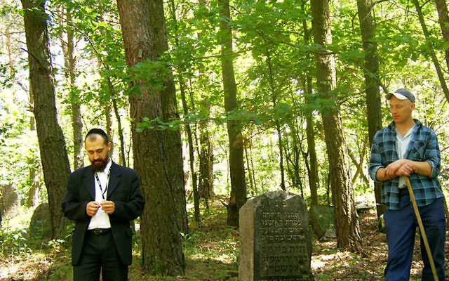 Un cimetière juif de Varsovie. (photo credit: Kuba Wyszynski/JTA)