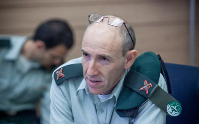 Le général Itai Brun, directeur de la division du renseignement de l'Armée israélienne au cours d'une audition à la Knesset en 2012 (Crédit : Noam Moskowitz/Flash90)