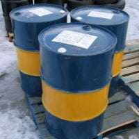 Barils de pétrole. (Crédit : CC-BY-SA, par Trevor MacInnis, Wikimedia Commons)