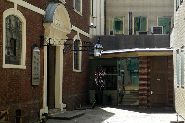 Bevis Marks Synagogue is a triple threat: sanctuary, synagogue and restaurant. (photo credit: courtesy)