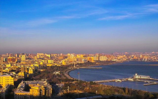 Bakou, la capitale de l'Azerbaijan (Crédit : CC BY David Davidson/Flikr) Bakou, la capitale de l'Azerbaijan (Crédit : CC BY David Davidson/Flikr)