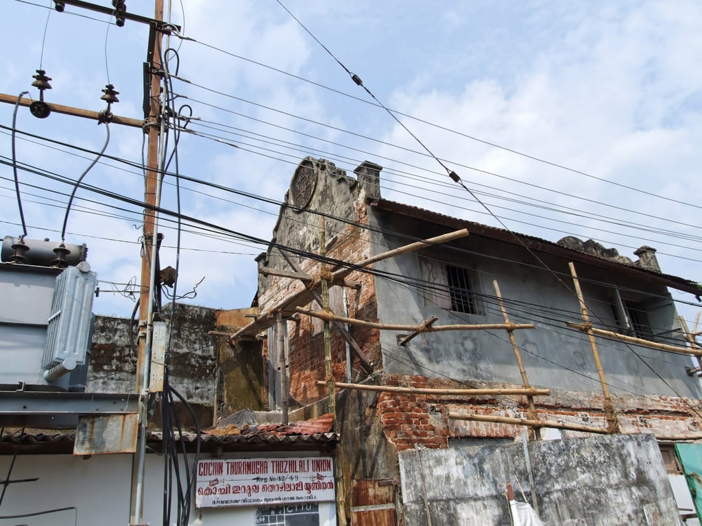 A crumbling old Cochin synagogue (photo credit: CC-BY, Emmanuel Dyan via Flickr)