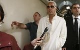Le chanteur Kobi Peretz traduit en justice pour fraude fiscale en mars 2010 (Crédit : Miriam Alster/Flash90)
