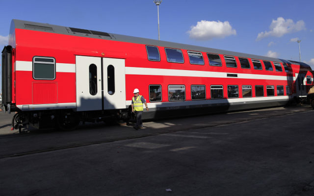 Un train d'Israel Railways  (Crédit : Tsafrir Abayov/Flash90)