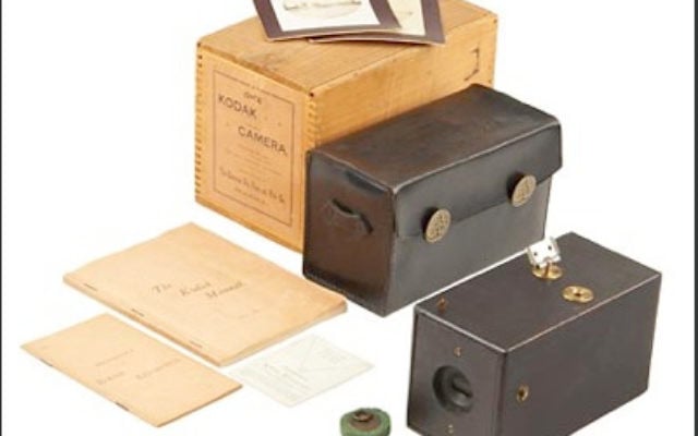 Kodak camera (photo credit: CC-BY-SA Kodakcollector, Wikimedia Commons)