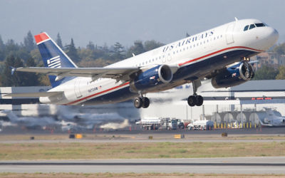 Un avion US Airways au décollage. (Crédit : CC BY-SA Ack Ook, Flickr)
