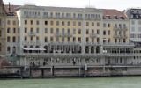 Hôtel Les Trois Rois à Bâle, en Suisse (Crédit : CC-BY-2.0-DE, par Mattes/Wikimedia Commons)