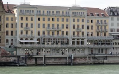 Hôtel Les Trois Rois à Bâle, en Suisse (Crédit : CC-BY-2.0-DE, par Mattes/Wikimedia Commons)