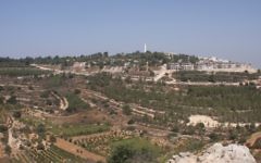 Vue sur le Gush Etzion depuis le chemin des Patriarches. Illustration. (Crédit : Shmuel Bar-Am)