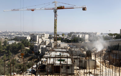 Illustration : un chantier de construction dans le quartier de Gilo au sud de Jérusalem, le 2 octobre 2011 (Crédit : Uri Lenz / Flash90)